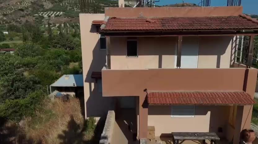 Spacious 3-Bedroom House with Garden & Mountain Views near Heraklion for sale in Kampos Agiou Sylla, Crete